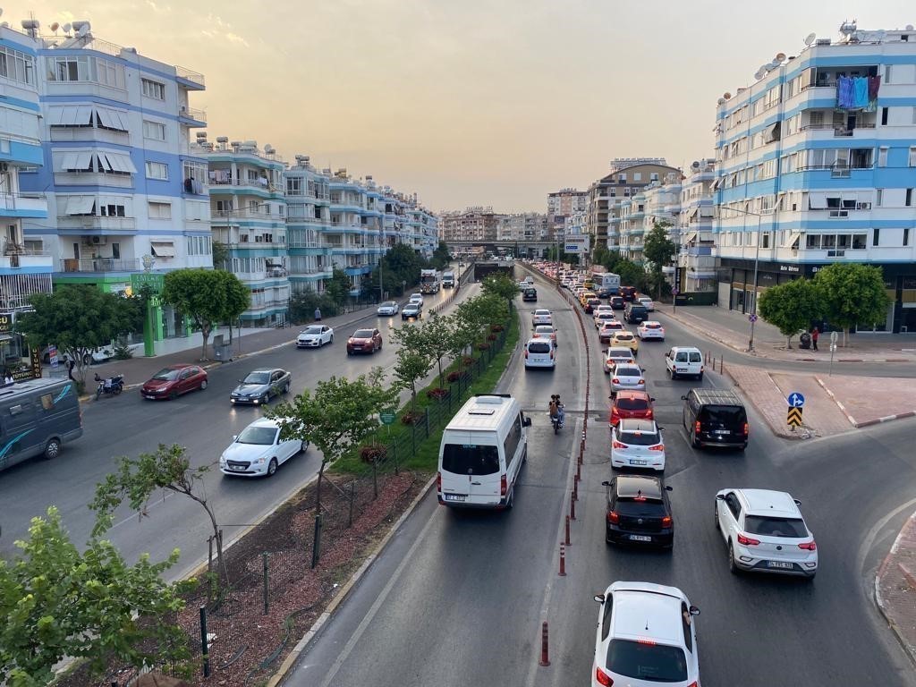 Antalya'da Araç Artış Oranı Nüfus Artış Oranını Solladı, Trafikte 1,6 Milyon Taşıt (4)