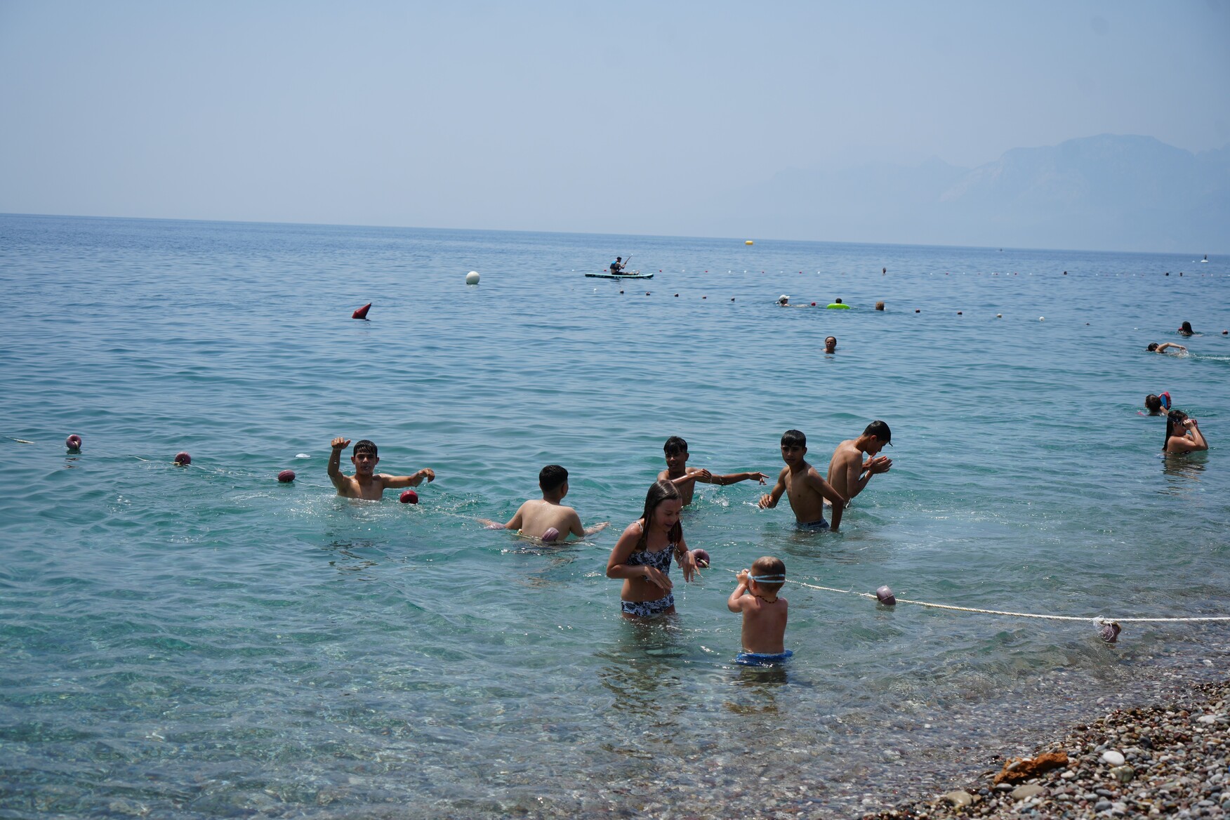 Antalya'da Bayramın Ilk Gününde Sahillerde Yoğunluk Oluştu (3)