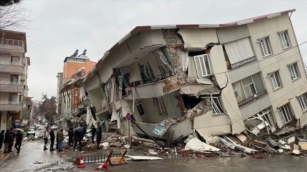 Antalyada Kac Siddetinde Deprem Oldu-1