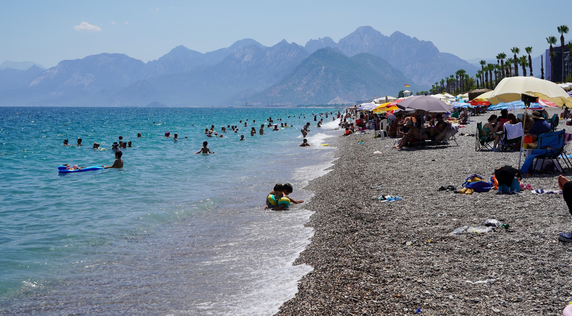 Antalyada Sicaktan Bunalanlar Sahile Ak 789175 233402 (Large)