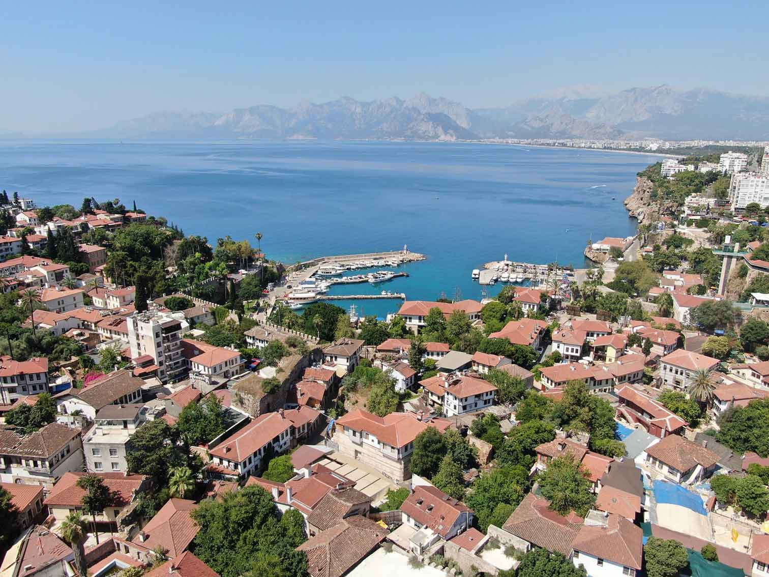 Antalya’nın Bu Mahallesinin Nüfusu Gündüz 82, Gece 10 Bin Oluyor (3)