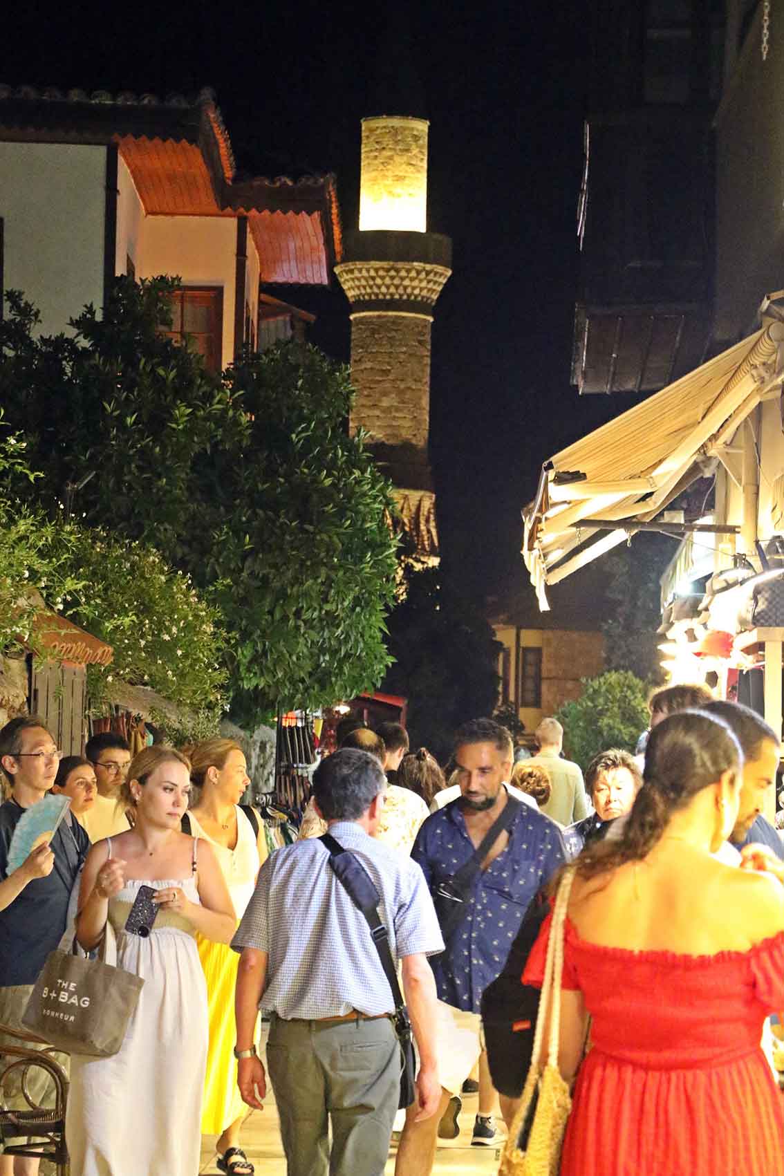 Antalya’nın Bu Mahallesinin Nüfusu Gündüz 82, Gece 10 Bin Oluyor (6)