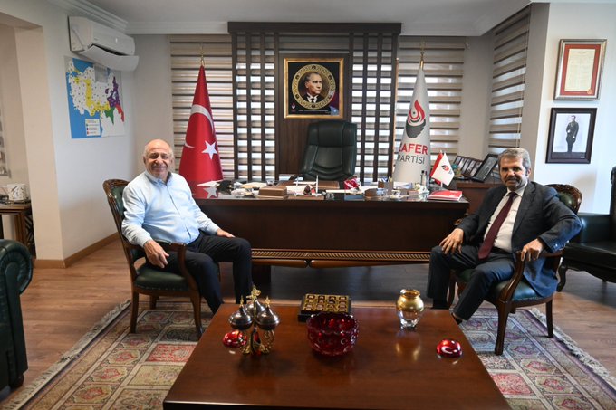 Antalya’nın Eski Vekili Ve Kızı Mankenleri Aratmadı! Görenler Hayran Kaldı (1)