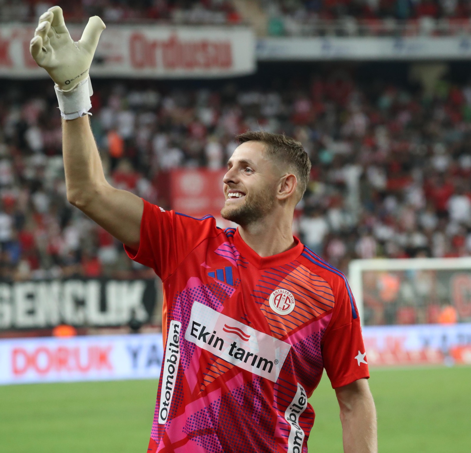 Antalyaspor O Futbolcuyla Da Mahkemelik Oluyor (2)