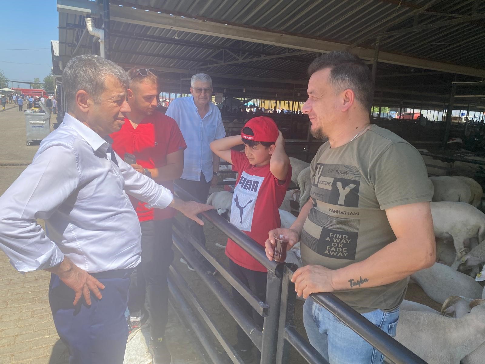 Baskan Kunkcu Hayvan Pazarina Indi (3)