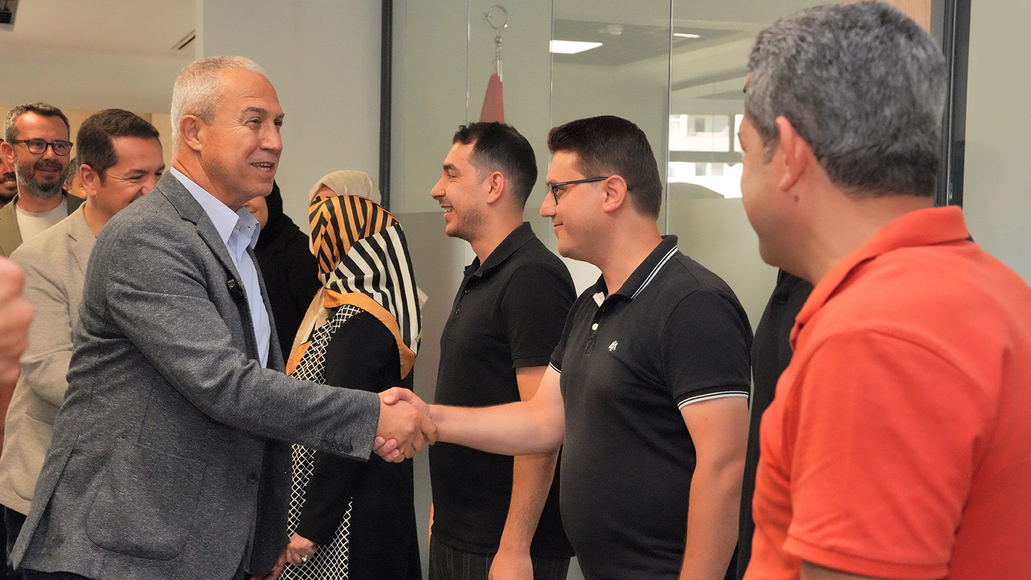 Başkan Özçeli̇k Personel İle Bayramlaşti (7)