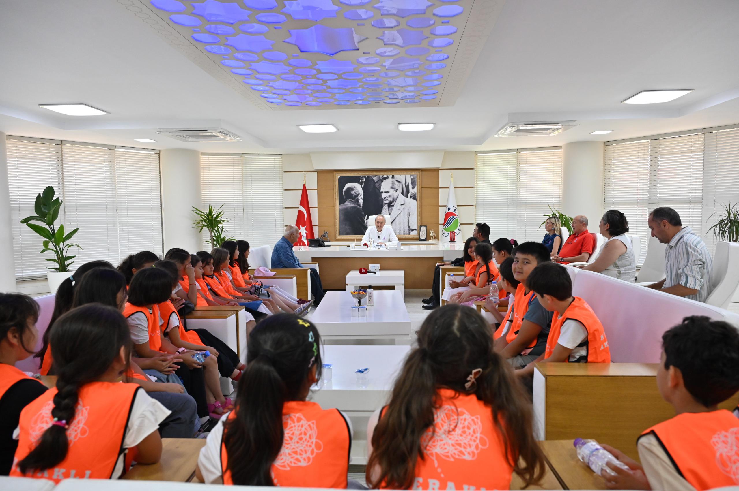 Cocuklar Sordu, Baskan Kocagoz Yanitladi 4