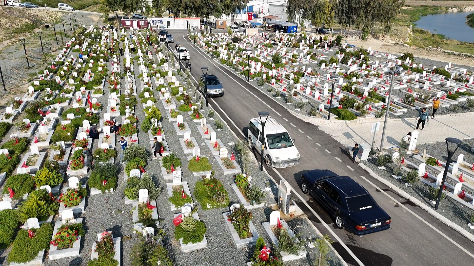 Deprem Şehitliğinde Hüzünlü Kurban Bayramı (2)