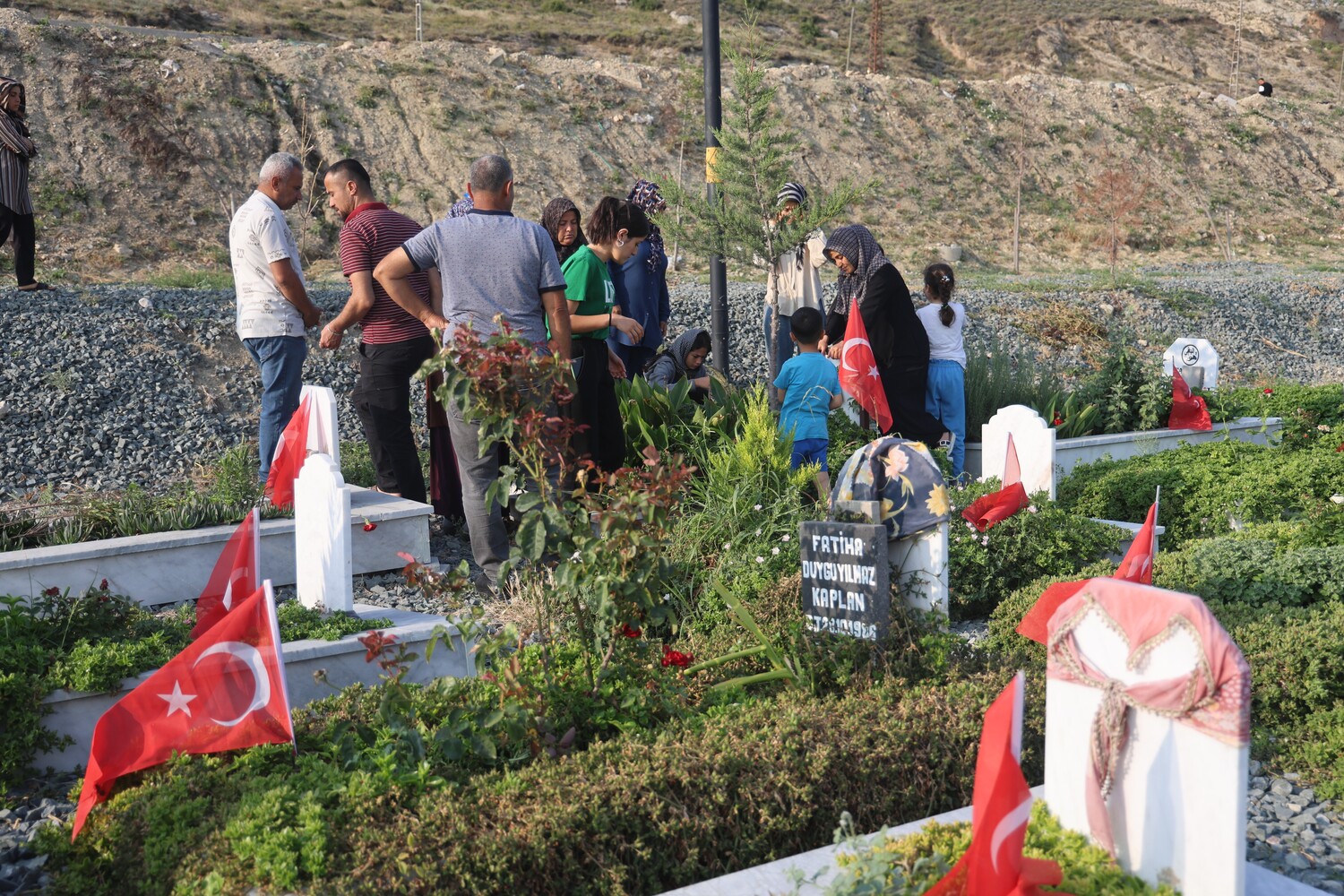 Deprem Şehitliğinde Hüzünlü Kurban Bayramı (3)