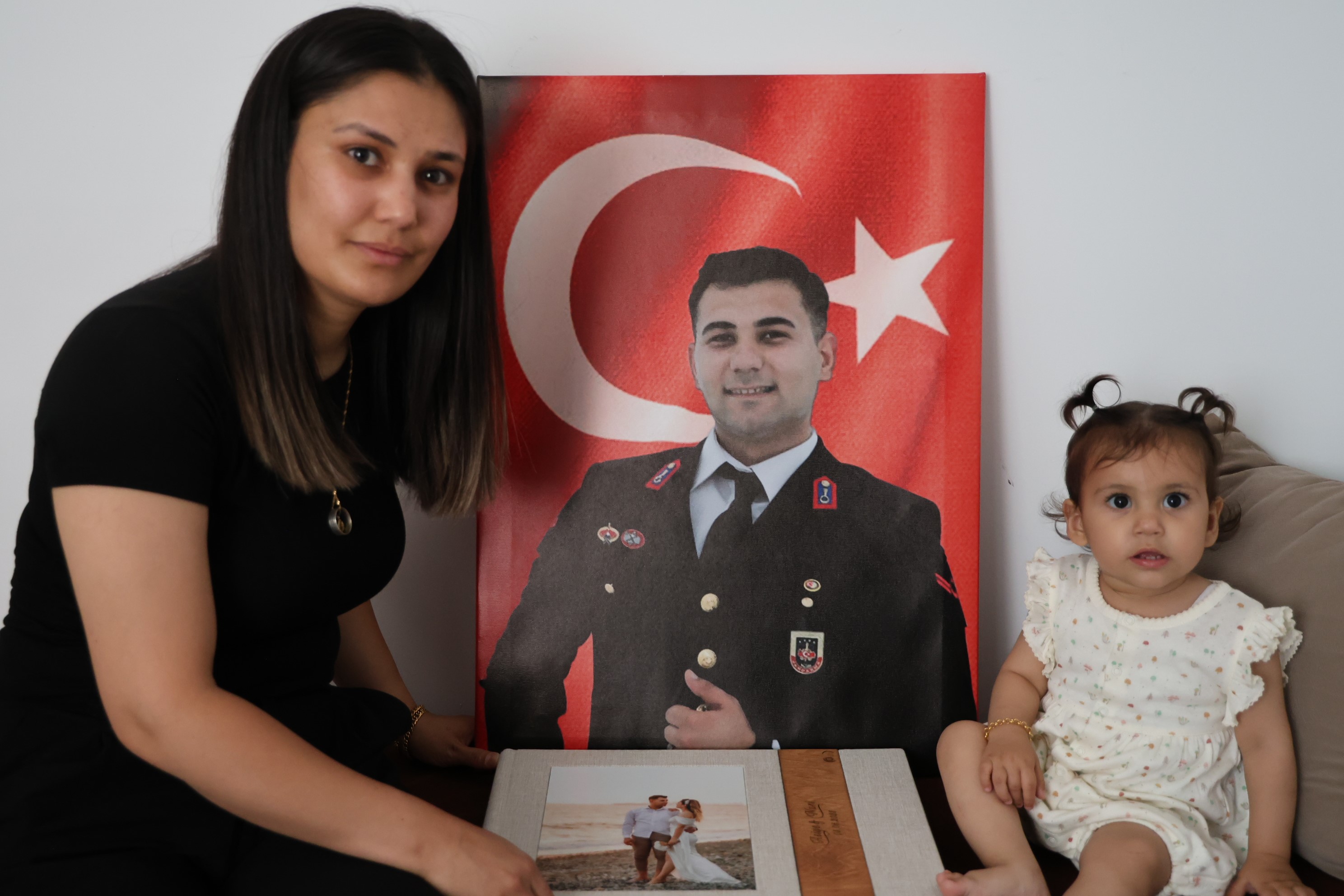 Duygulandıran Hikaye Şehit Eşiyle Yaptıklarını Şimdi 13 Aylık Kızıyla Yapıyor (5)