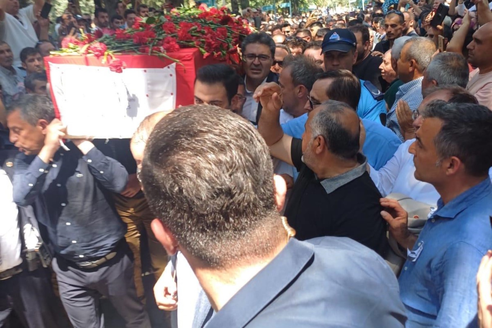 Ferdi Zeyrek Manisa Buyuksehir Baskan Kara (1)