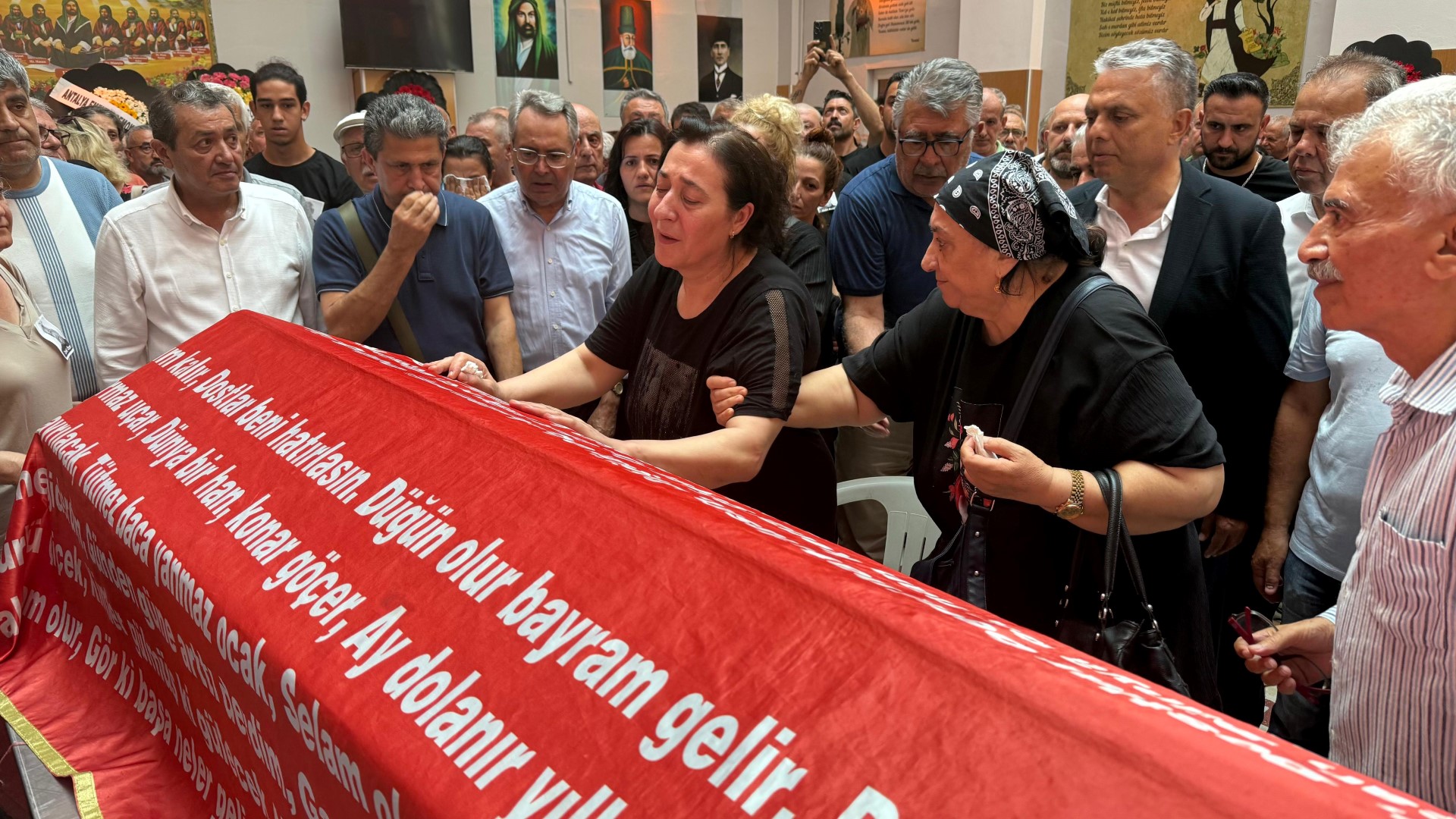 Gazeteci Zeki Ozer Son Yolculuguna Ugurl 765487 225941 (Large)