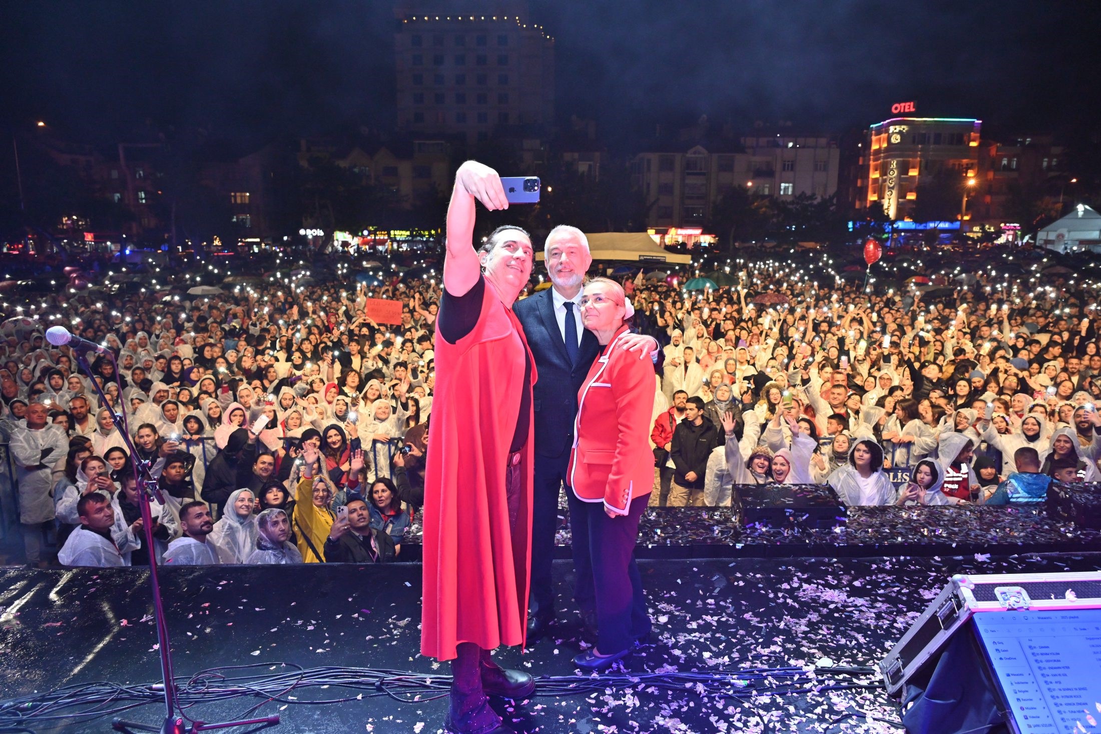 Gül Festivalinde Sağanak Altında Kıraç Rüzgarı (2)