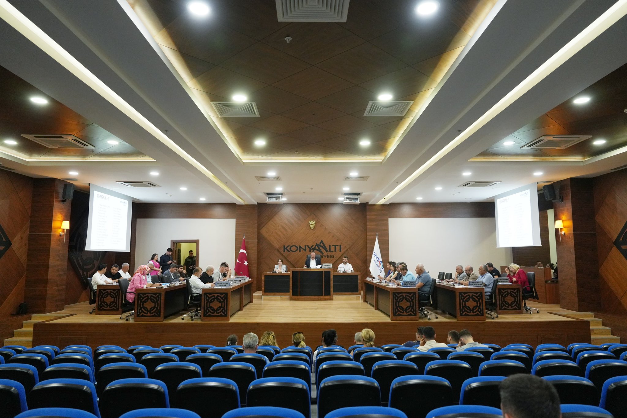 Konyaalti Belediyesi Meclis (1)