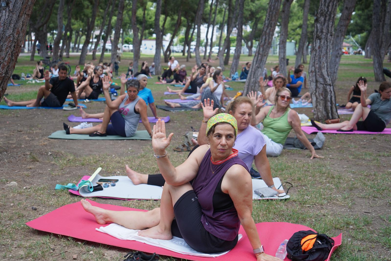 Konyaaltılılar Keman Dinletisi Eşliğinde Yoga Yaptı (4)