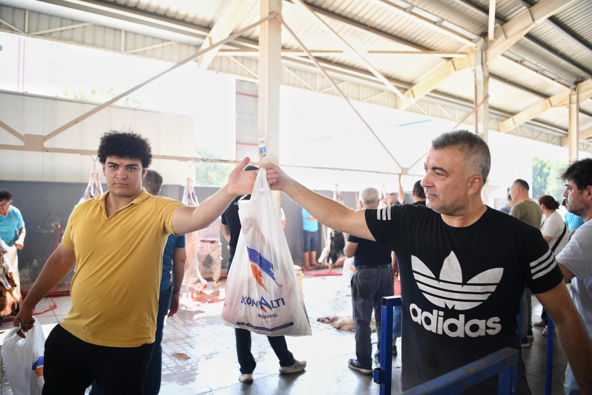 Konyaalti'nda Vatandaş Beledi̇yeni̇n Kurban Hi̇zmeti̇nden Memnun (1)