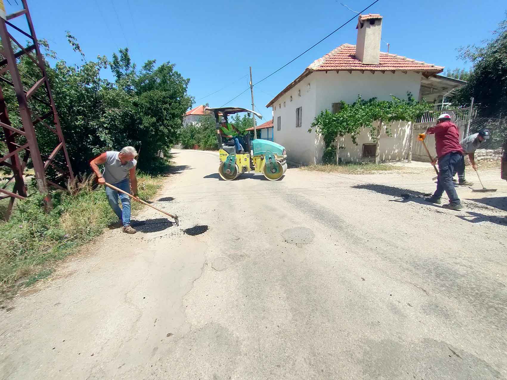 Korkuteli Belediyesi Yama Çalışmalarına Devam Ediyor (1)-1