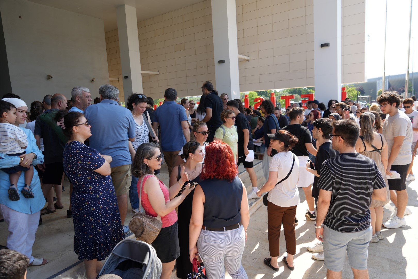 Küpe Yüzünden Yaırm Kaldı (4)