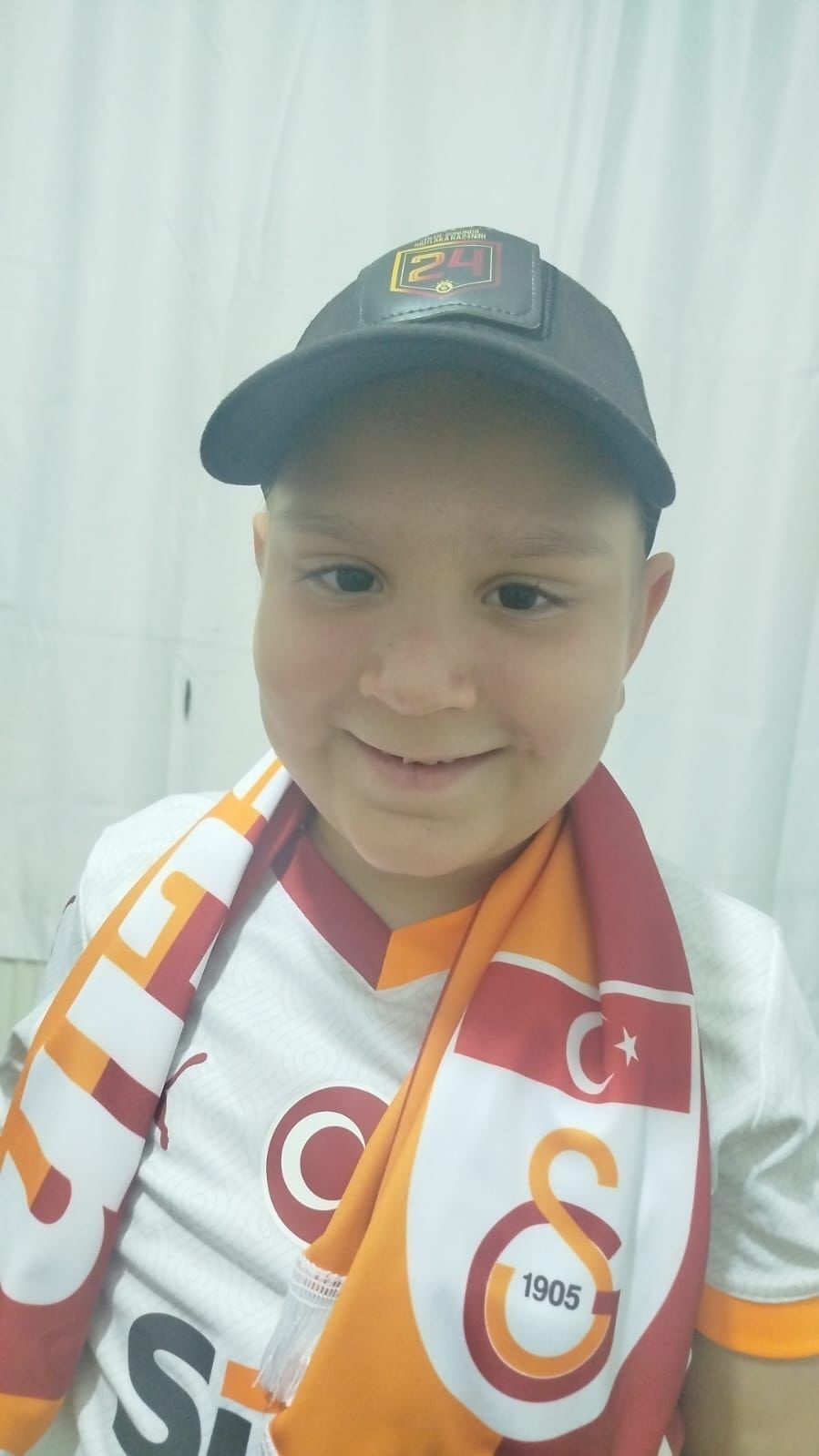 Lösemi Hastası Minik Mustafa’nın Galatasaray Formasıyla Hayali Gerçekleşti (1)
