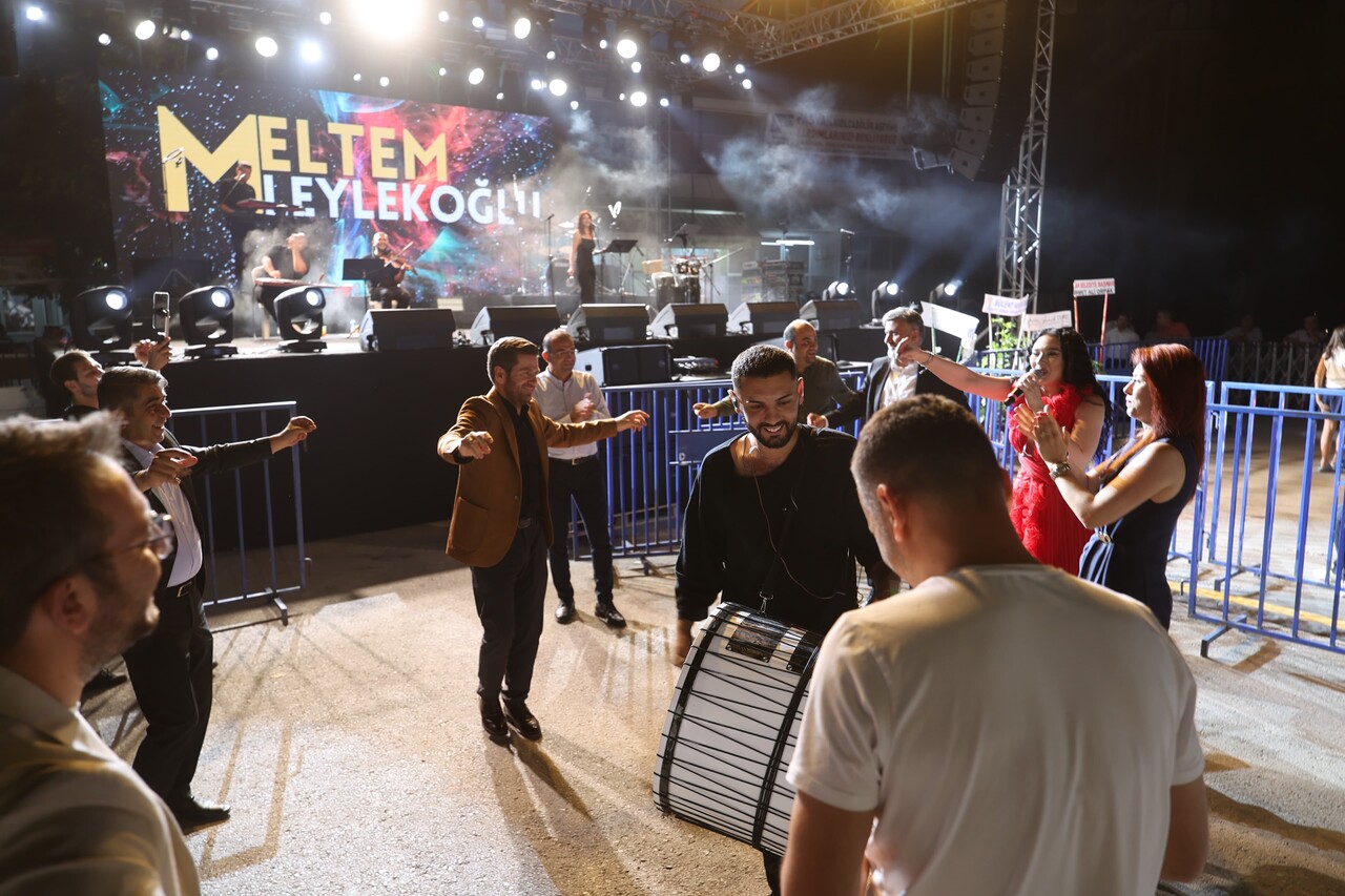 Meltem Leylekoğlu, Tavas'ta Hayranlarıyla Buluştu (3)