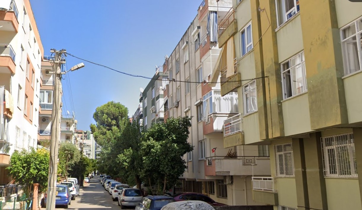 Memurevlerinde Oturan Var Mi