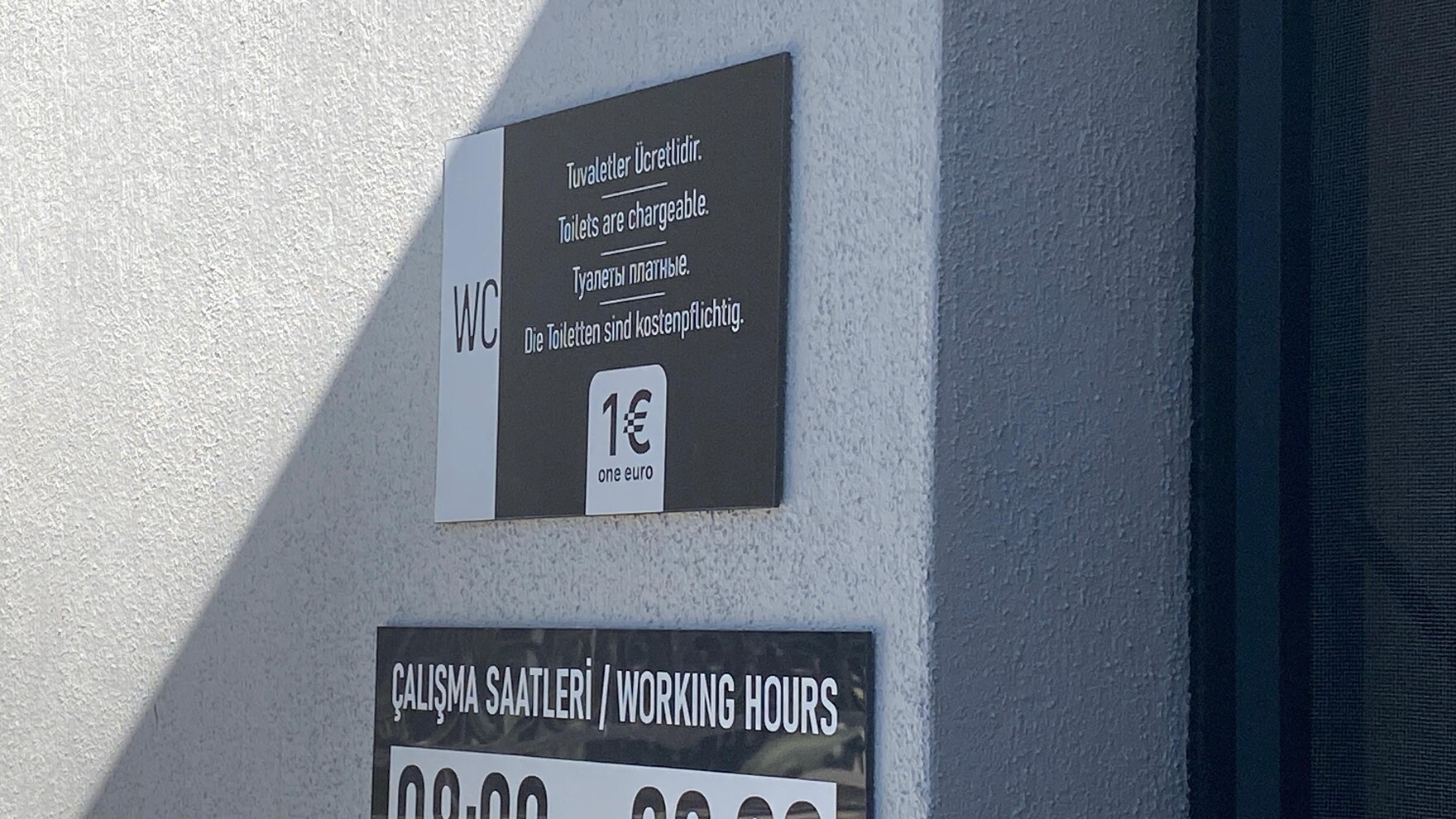 Mermerli Plajinda Eurolu Tuvalet Krizi (1)