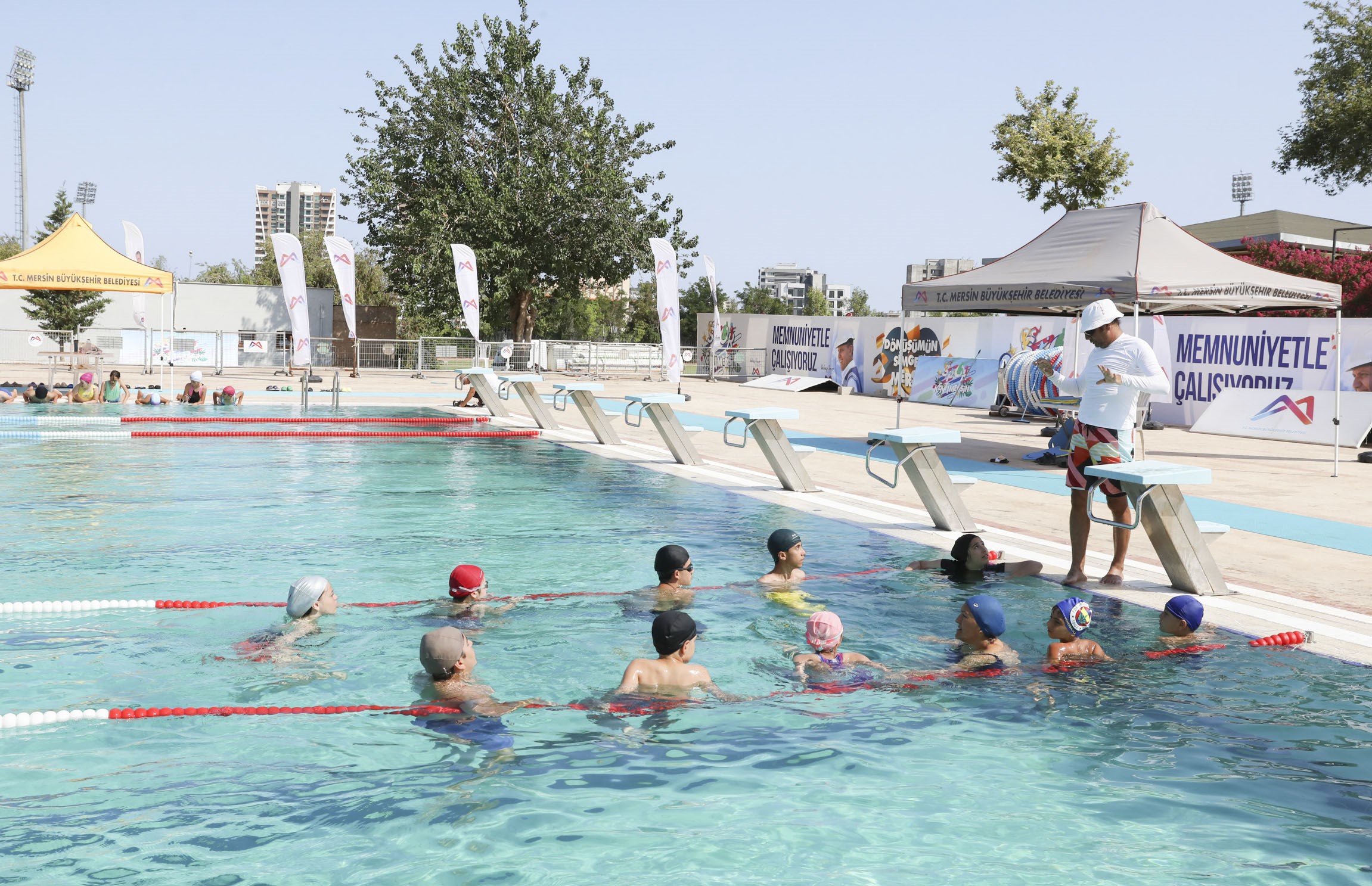 Mersin'de Çocuklar, Hem Yüzme Öğreniyor Hem De Eğleniyor (4)