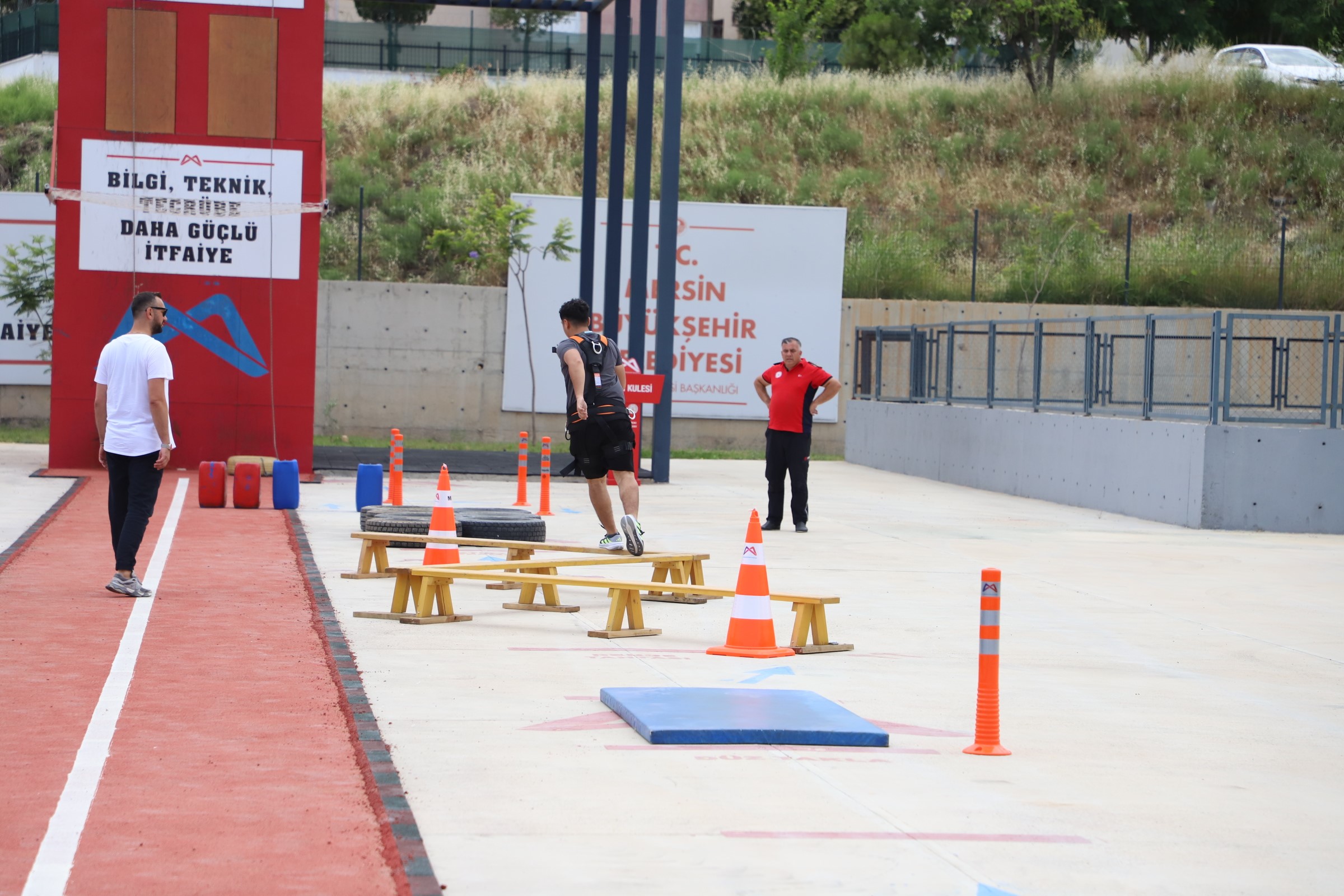 Mersin'de Itfaiye Eri Adayları Parkur Sınavına Hazırlanıyor (1)