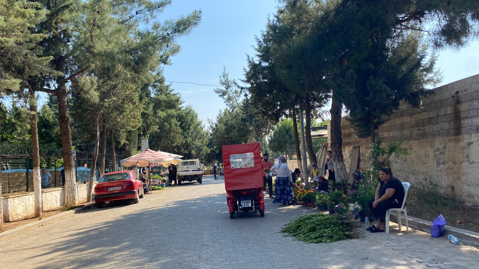 Mezarliklar Arife Gunu Doldu Tasti (2)