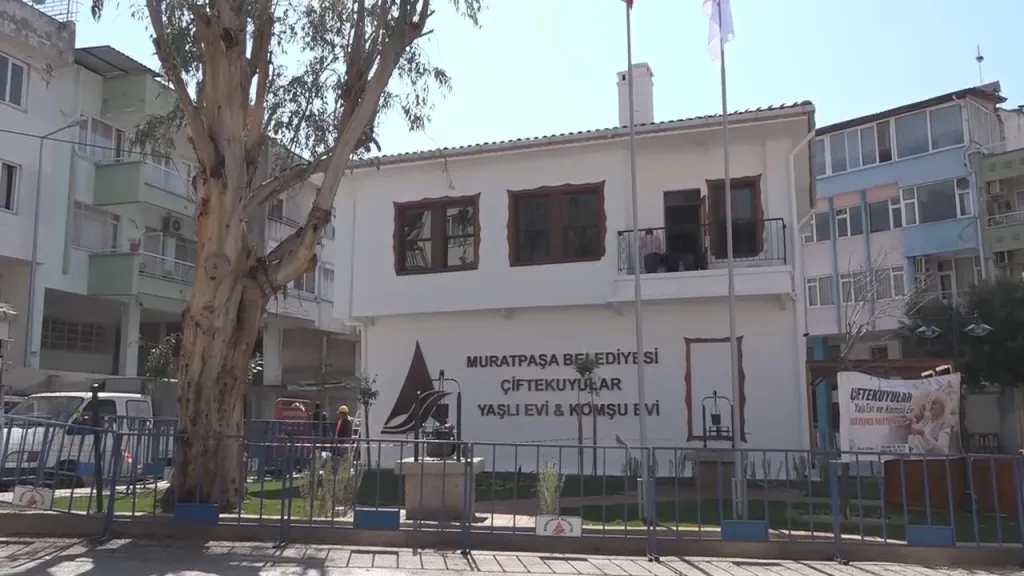 Muratpasa Belediyesi Yasli Evi (1)