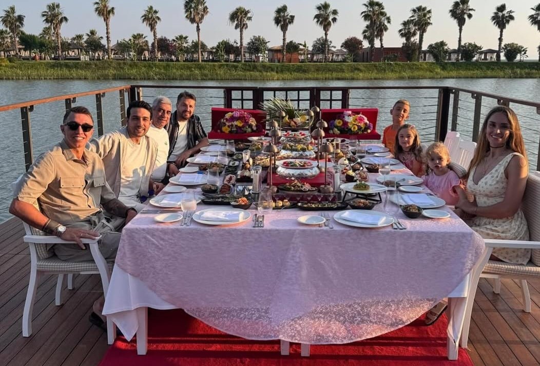 Muslera Antalya Da Tatilde