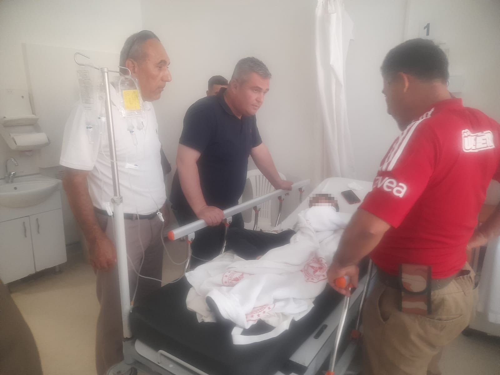 Okula Getirdiği Madde Patladı, Parmağı Koptu (4)