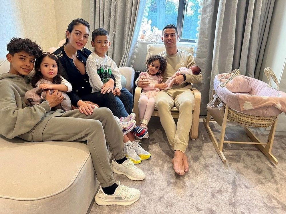Ronaldonun Eşi Kimdir 2