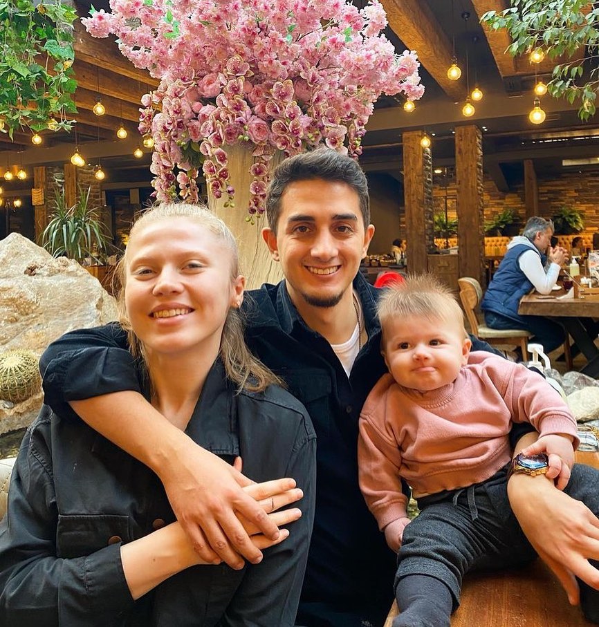 Ruhi Çenet'in Eşi Kim 3