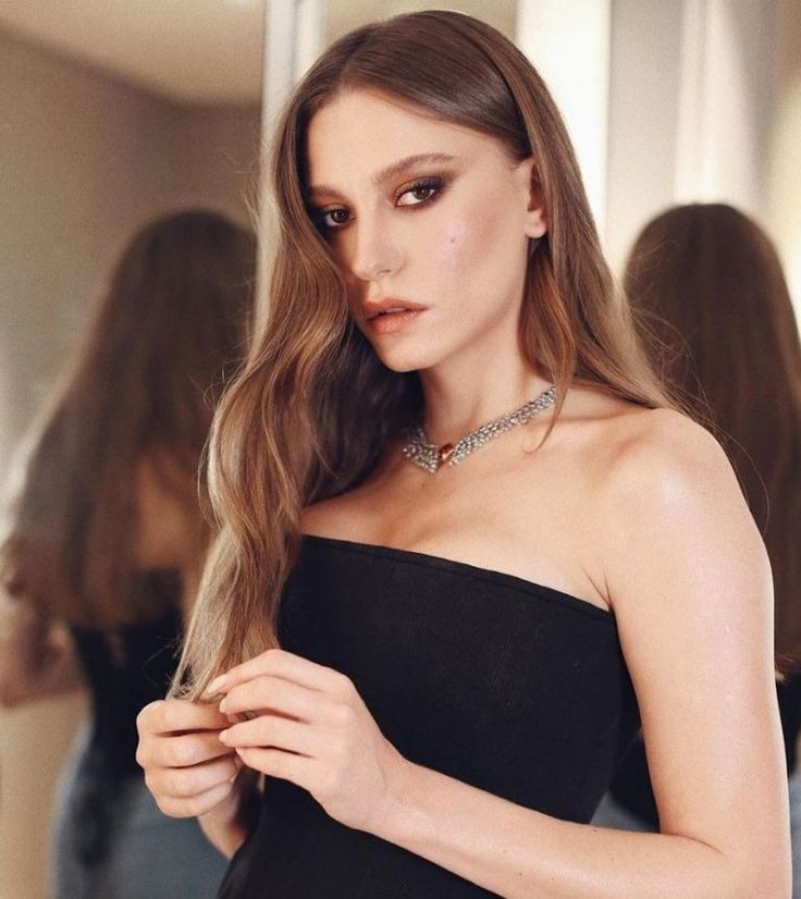 Serenay Sarıkaya Saç Rengi Ve Saç Modelleri 8