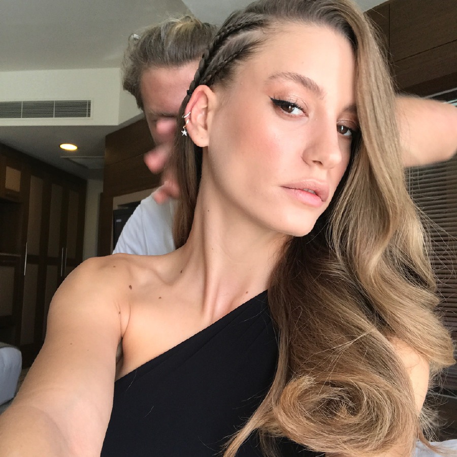 Serenay Sarıkaya Saç Rengi Ve Saç Modelleri