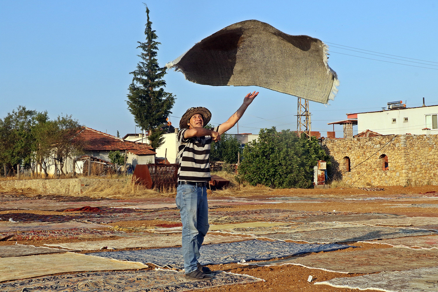 Tarlalarda Milyonluk Halı Nöbeti Başladı (4)