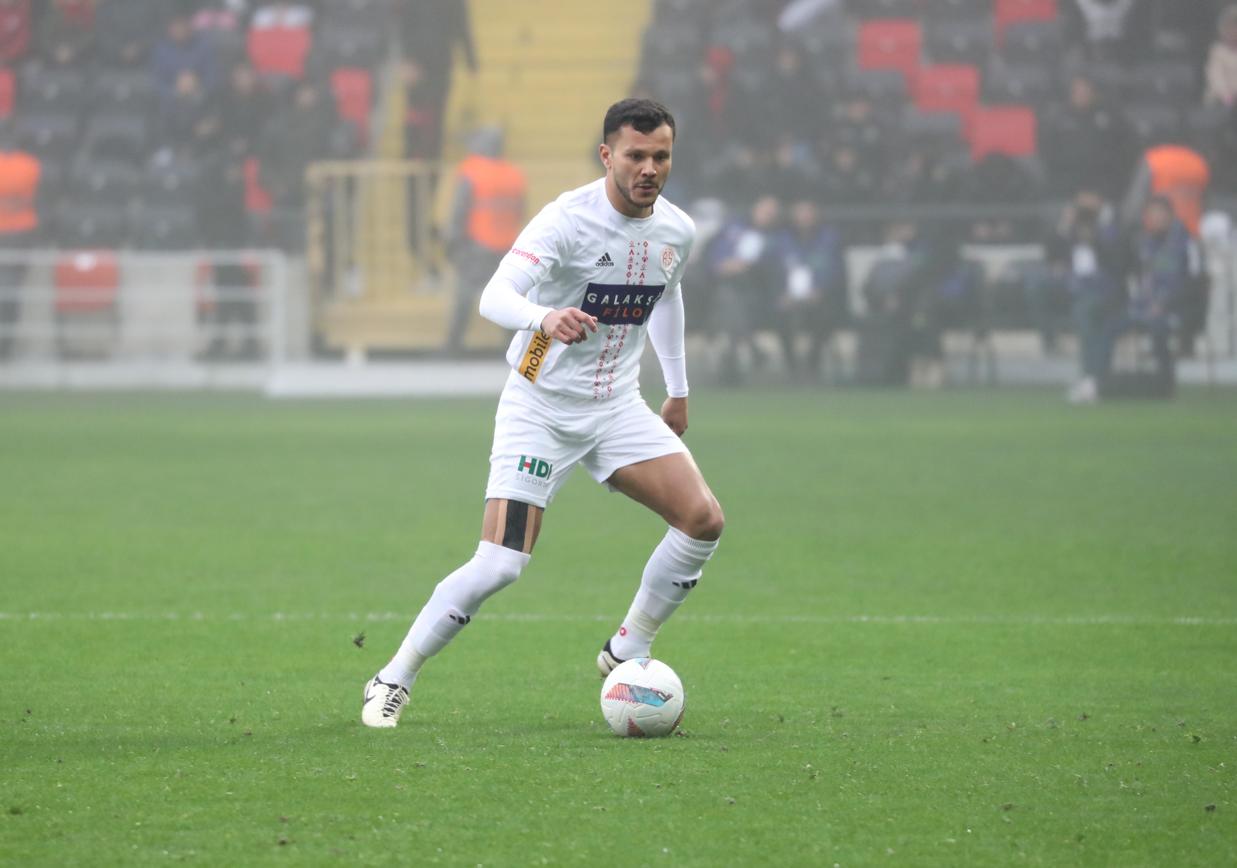 Thalisson (68)
