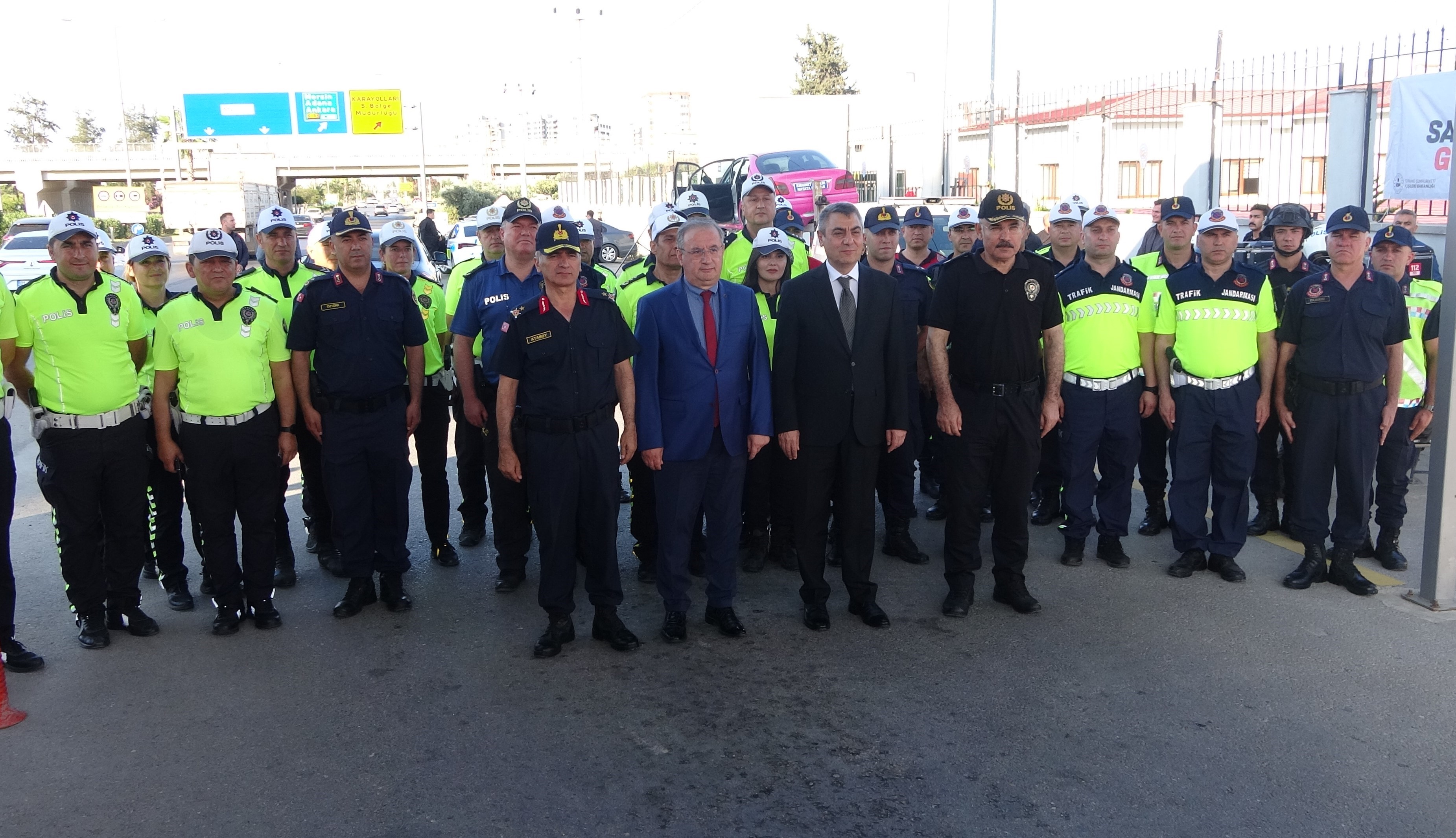 Vali Yolcuları Tebrik Etti, Ceza Yiyen Otobüsün Sürücüsünü Uyardı (2)