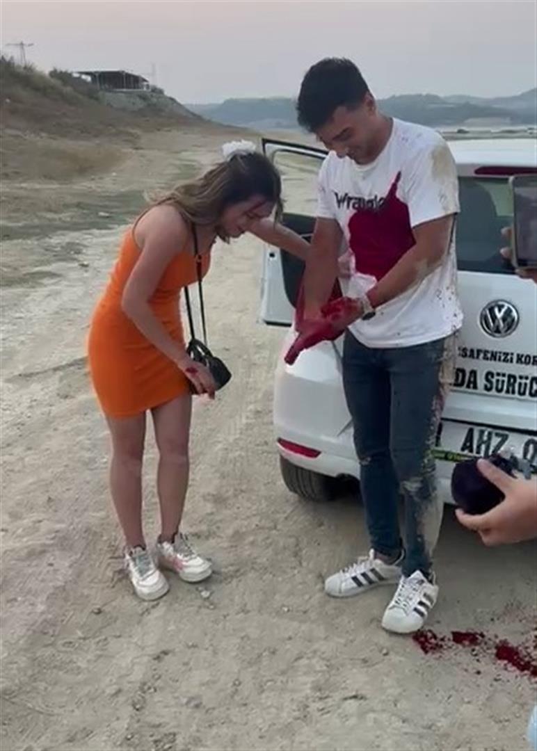 Adana'da Ortalığı Karıştıran Evlilik Teklifi En Mutlu Günleri Karakolda Bitti (2) (Large)