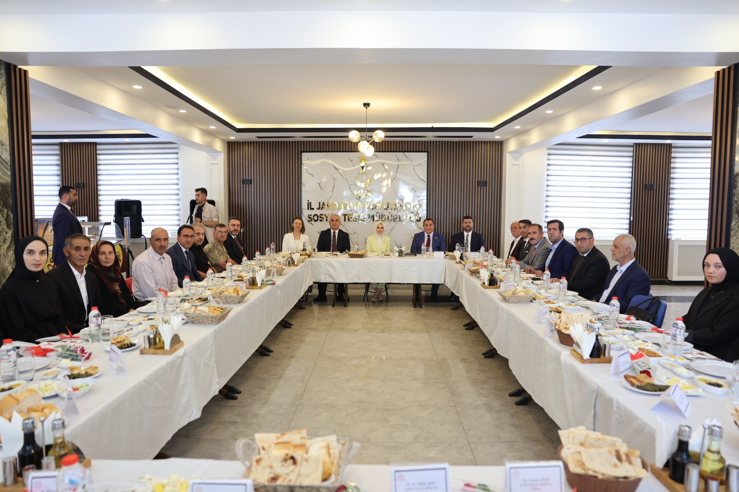 Aile Ve Sosyal Hizmetler Bakanı Mahinur Özdemir Göktaş’tan Önemli Ziyaret (1)