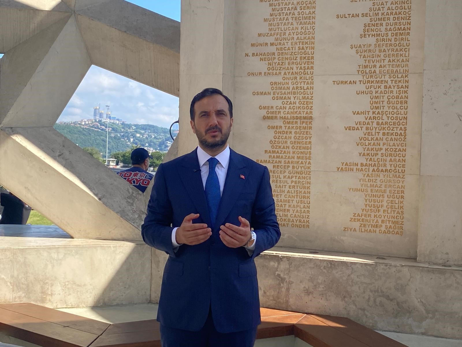 Ak Parti İstanbul İl Başkanlığı 15 Temmuz Şehitler Anıtı'nı Ziyaret Etti (2)