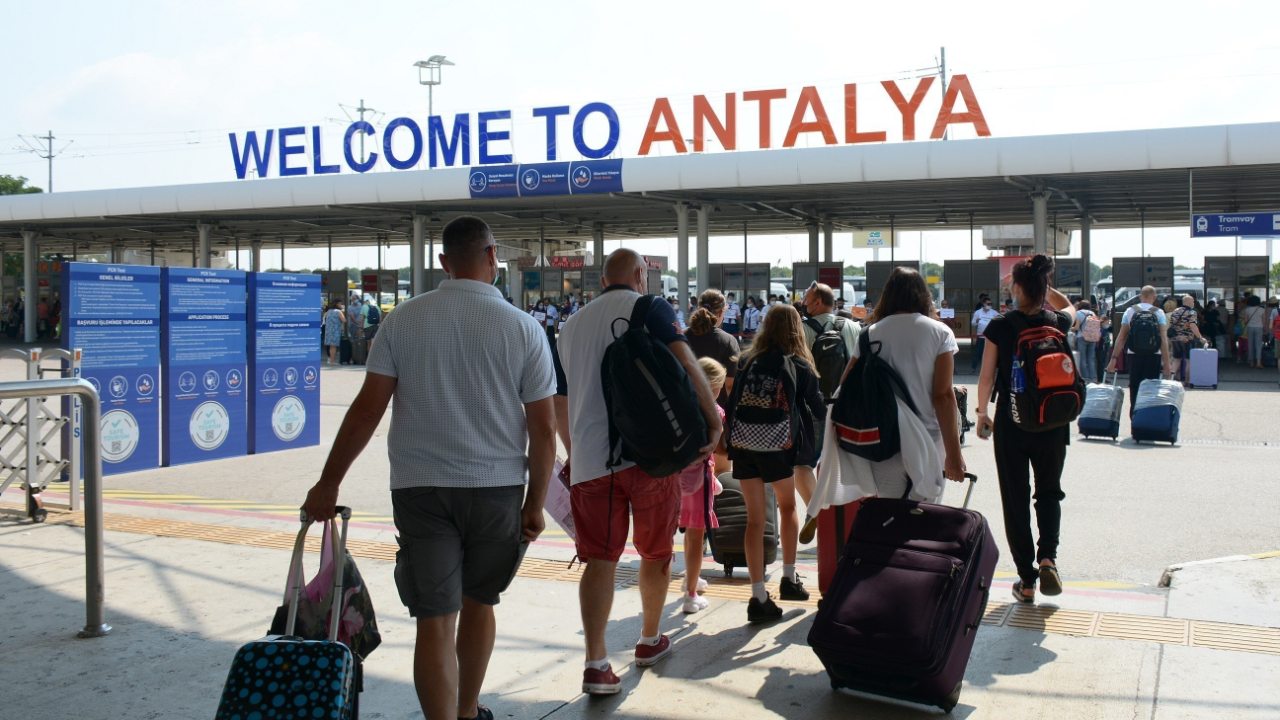 Antalya Havalimani Çöktü Mü