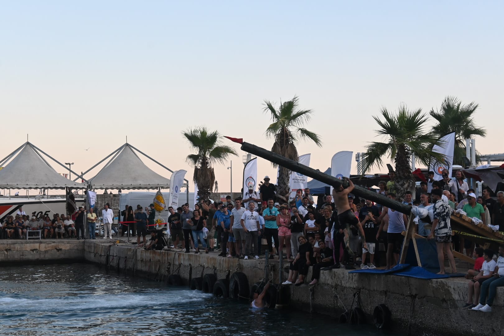 Antalya Limaninda Yagli Direk Yarismasi (2)