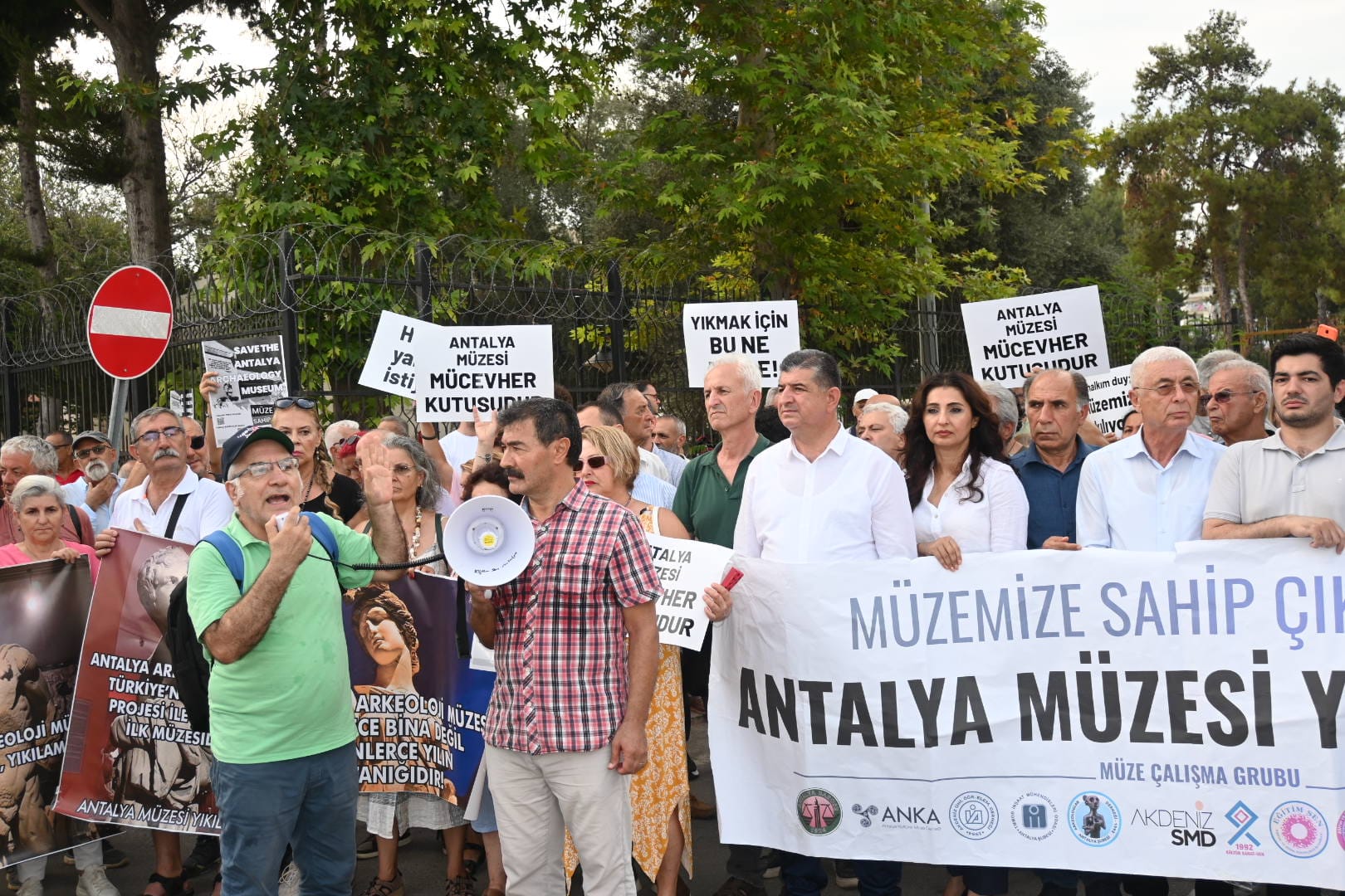Antalya Muzesi Kapatma Eylem (3)