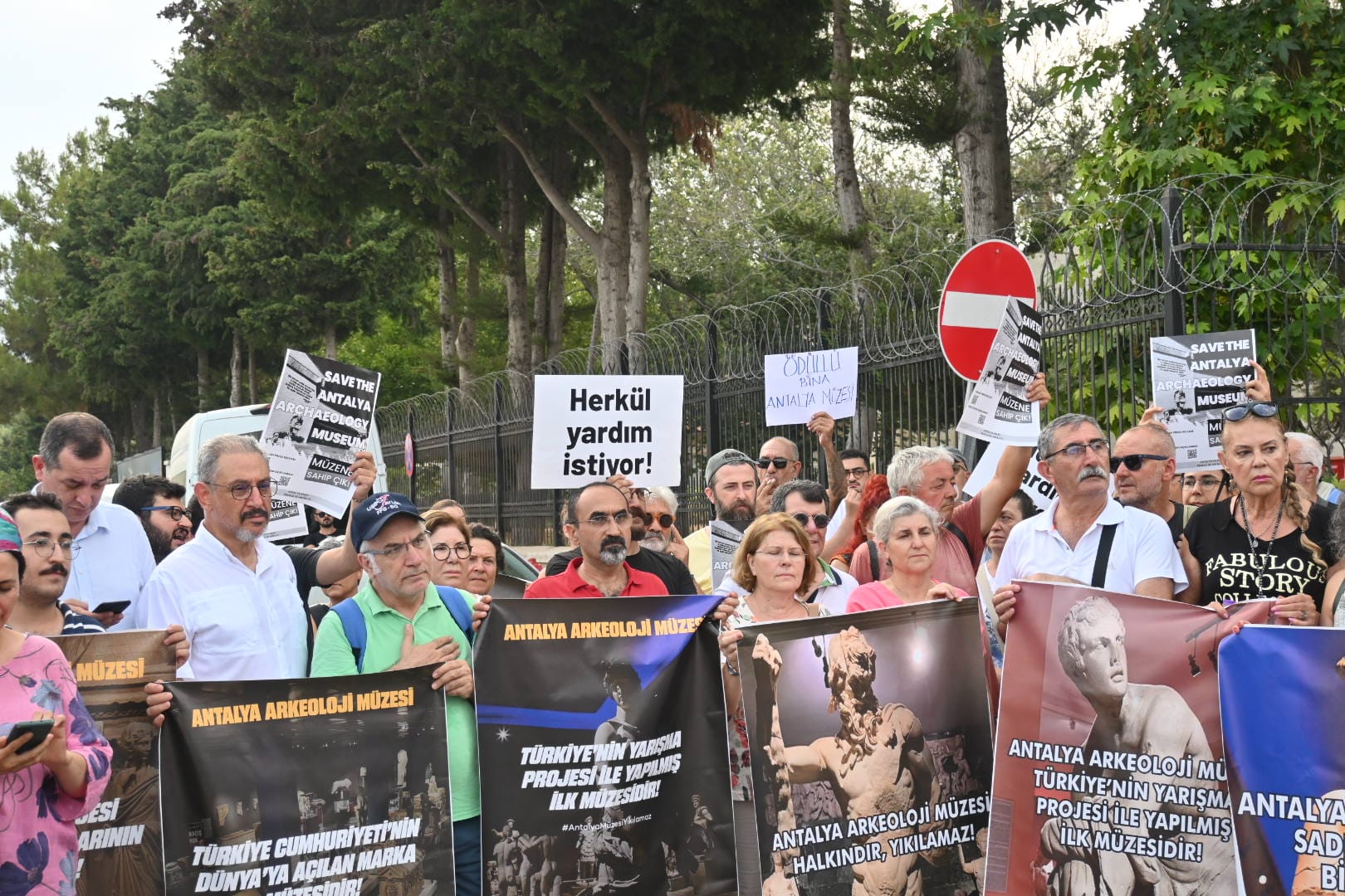 Antalya Muzesi Kapatma Eylem (4)