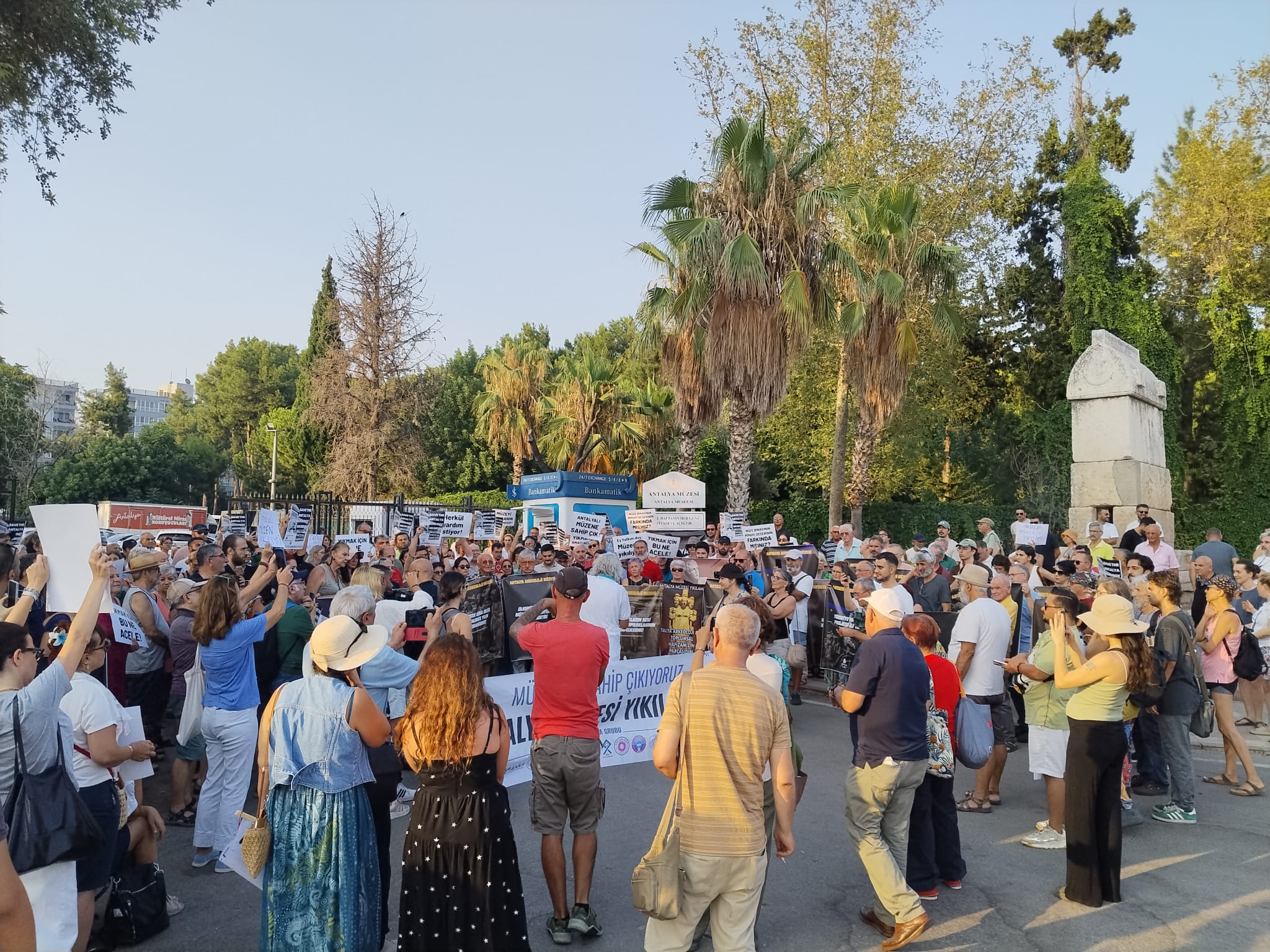 Antalya Muzesi Yikim Eylem (1)