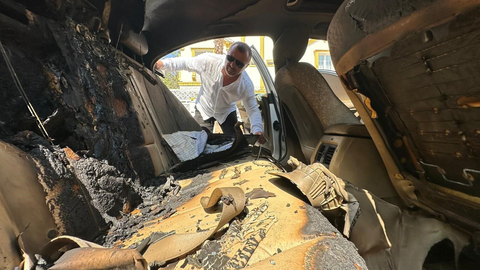 Antalya'da Iş Adamının Lüks Otomobiline Saldırı (2)