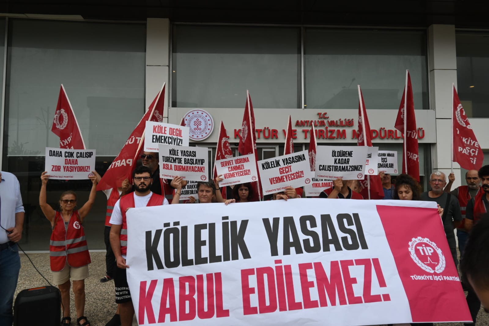 Antalya’da Müze Yıkımı Ve Tatil Hakkı Kısıtlamasına Tepki (1)
