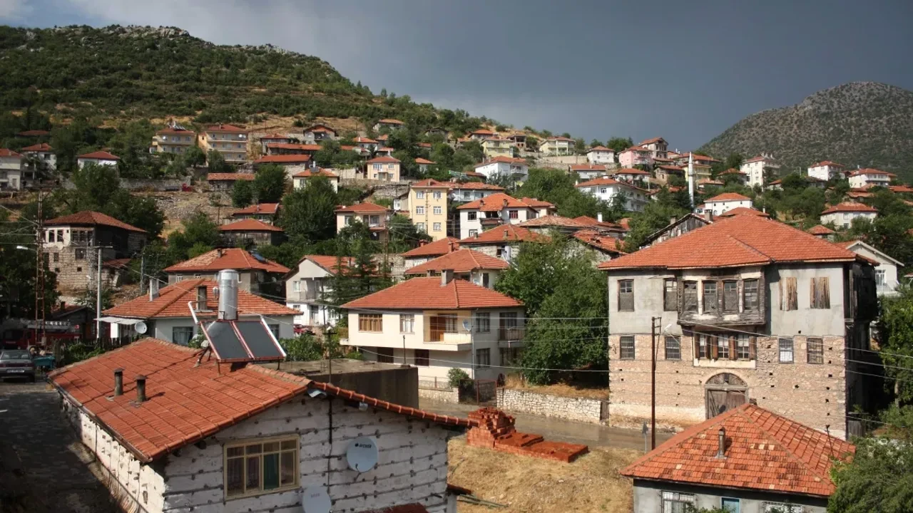 Antalya’nın Bu Ilçesinde Telefonlar Çekmiyor! Telefonlar Tbmm’ye Taşındı (1)